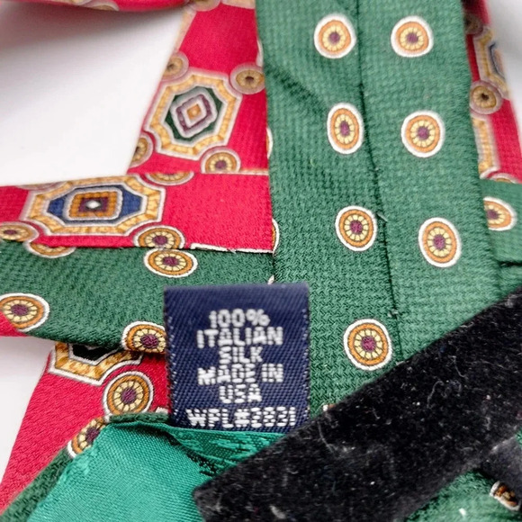 Tommy Hilfiger Silk Necktie Tie Red Green Cream Geometric Pattern Made in USA - Picture 4 of 7